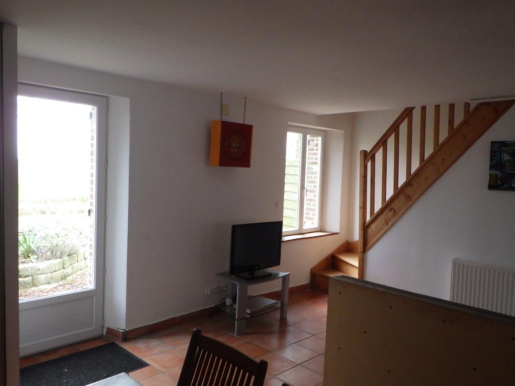 Les Gites Du Vieux Frene Longavesnes Номер фото